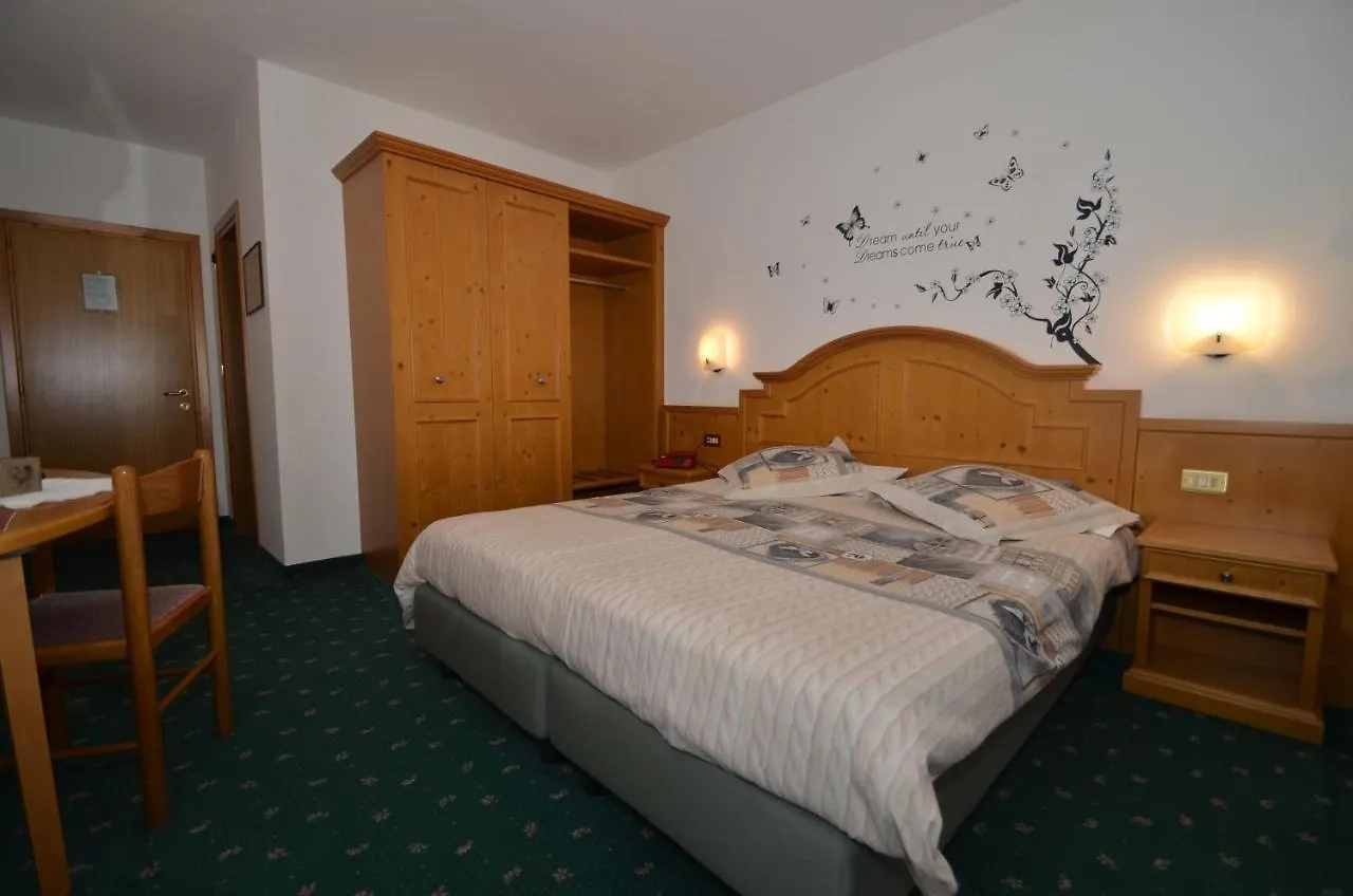 Hotel Albe ロッカ・ピエートレ